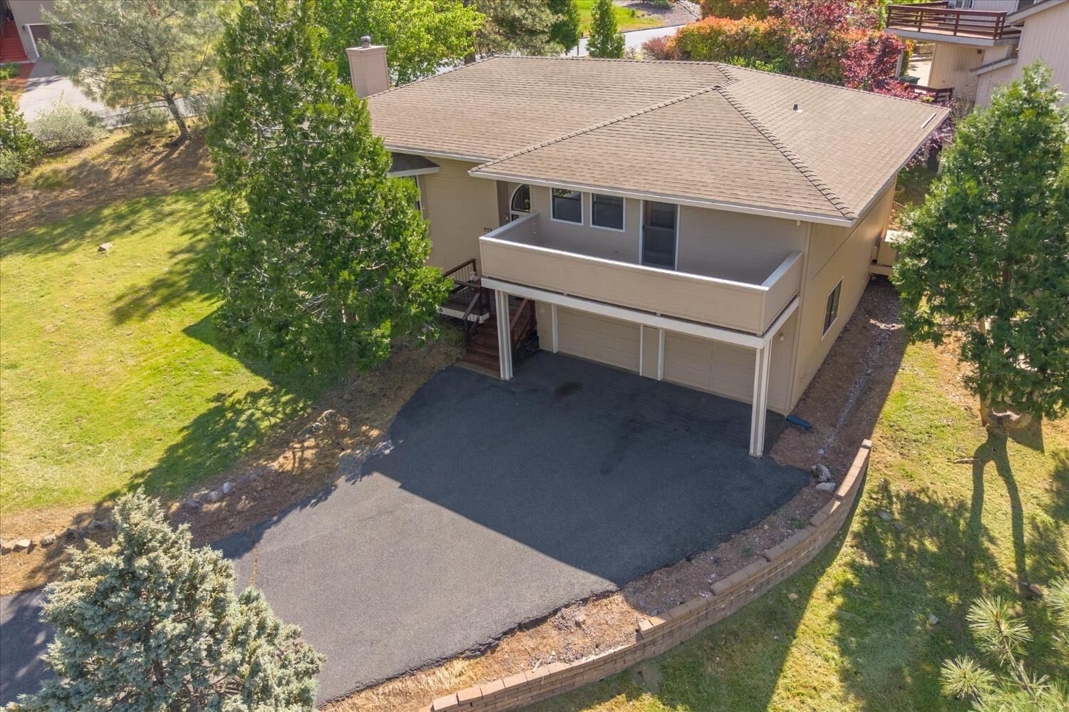 Property Photo:  939 Fairway Ct  CA 95247 