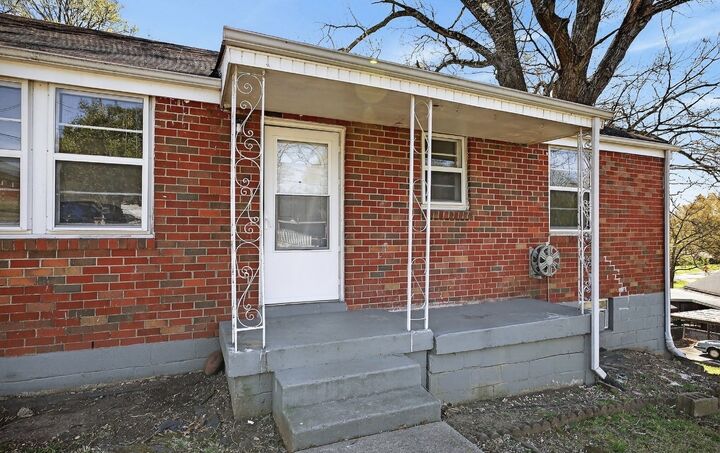 Property Photo: 5006 Yorktown Rd TN 37211