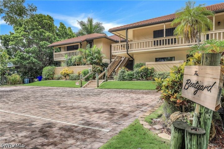 Property Photo:  1390 Chesapeake Avenue 1390  FL 34102 