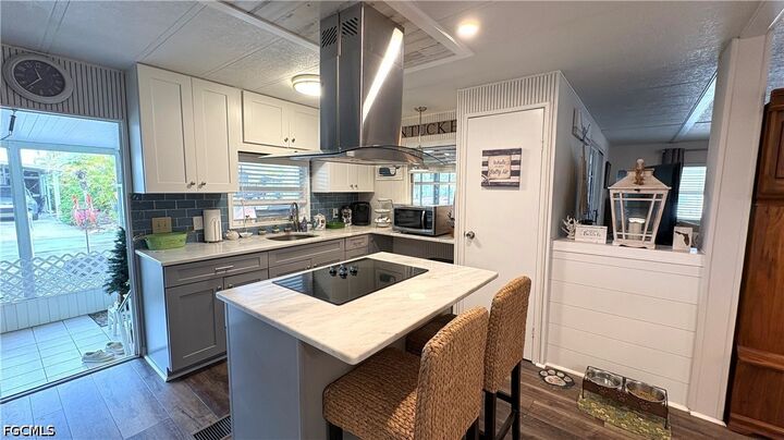 Property Photo:  16049 Hibiscus Way  FL 33903 