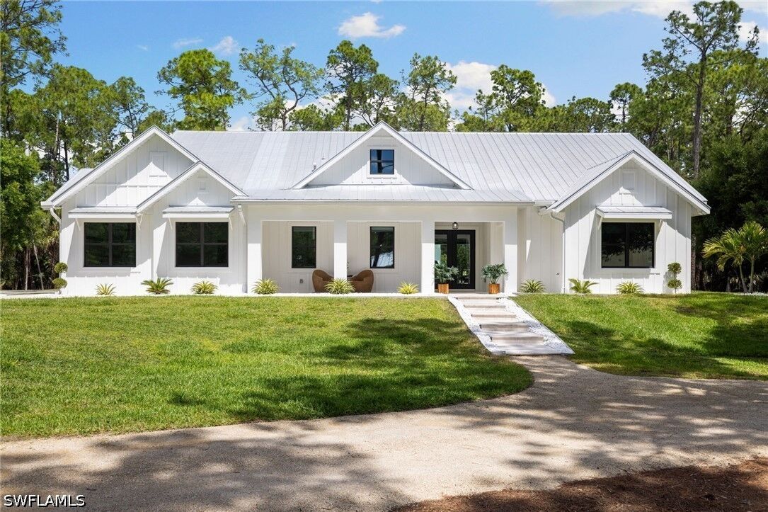 Property Photo: 3475 3rd Avenue SW FL 34117