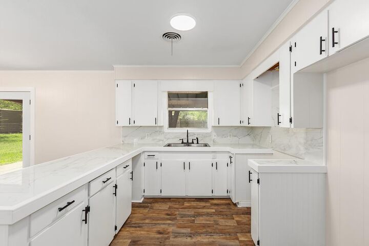 Property Photo: 407 Oleta St Oleta Street TX 75904