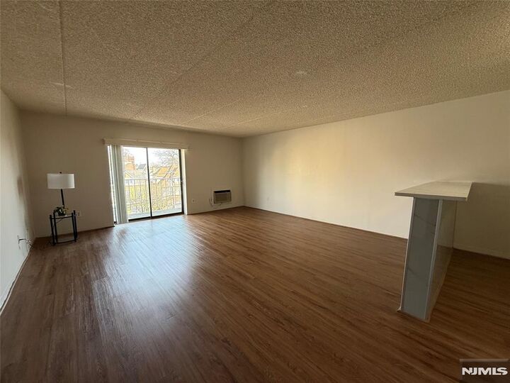 Property Photo:  281 Park Street 3B  NJ 07601 