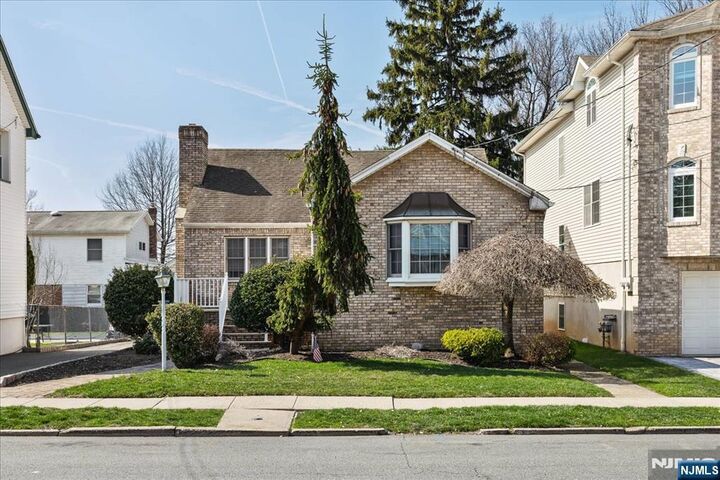 Property Photo:  618 3rd Avenue  NJ 07071 