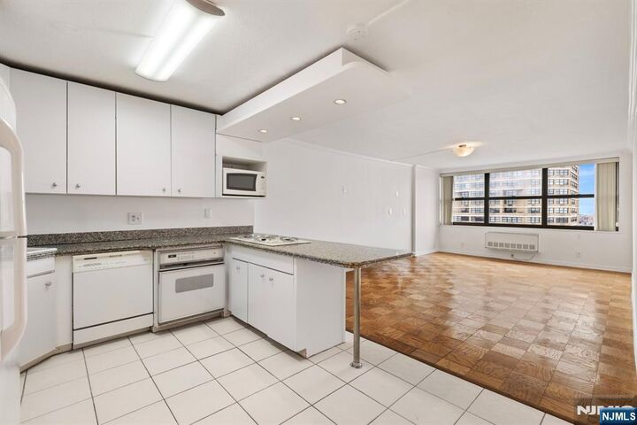 Property Photo: 7004 Boulevard E 40G NJ 07093