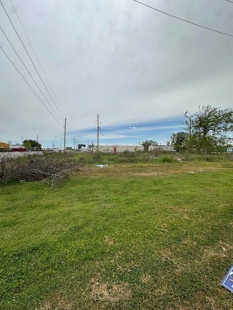 Property Photo:  107 Gasquet Lane  LA 70091 