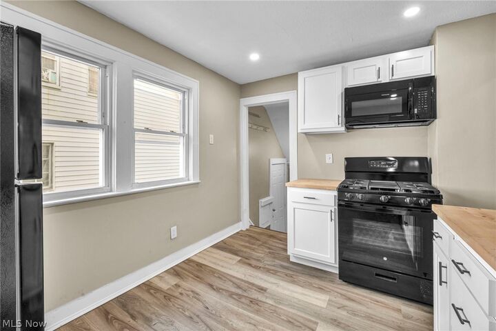 Property Photo: 13620 S Parkway Drive OH 44105