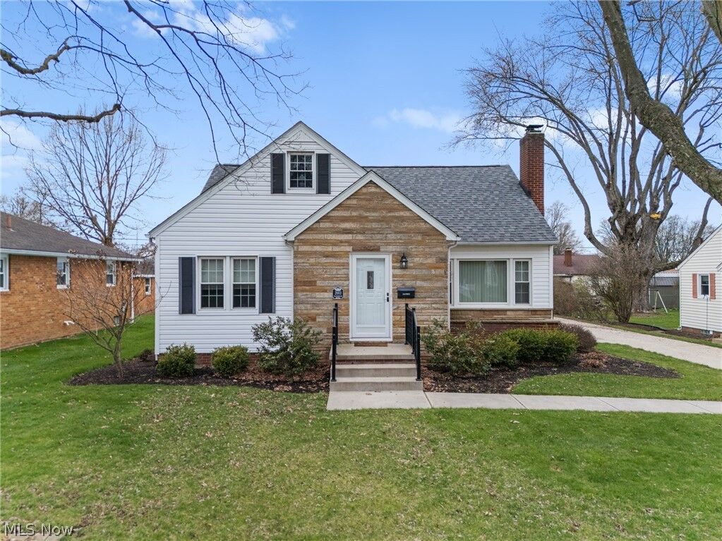 Property Photo:  2883 Sharonwood Avenue NW  OH 44708 