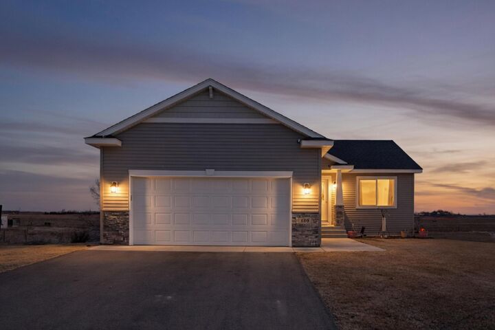 Property Photo:  608 Elm Street N  MN 55353 