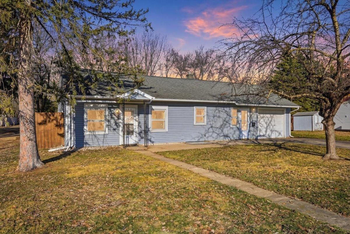 Property Photo:  735 N Montana Avenue  WI 54017 