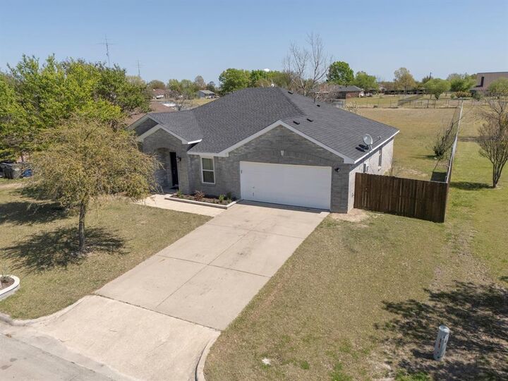 Property Photo:  433 Windmill Drive  TX 75166 