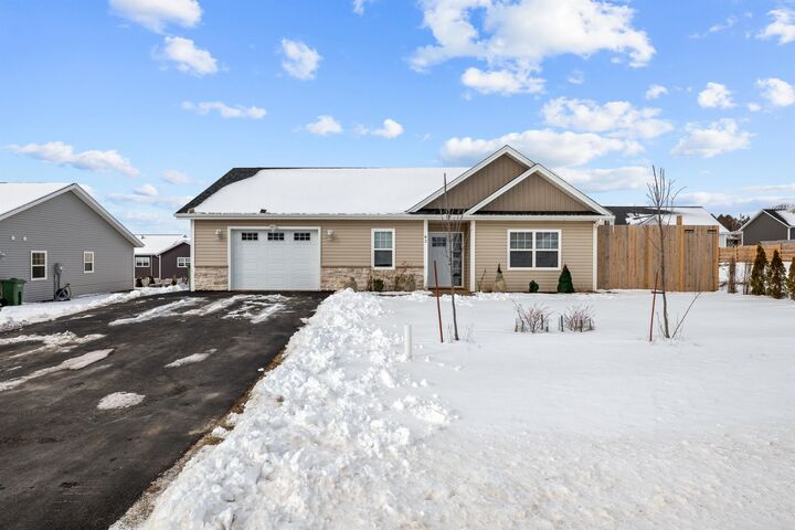 Property Photo: 63 Kindred Avenue PE C1C 0W2