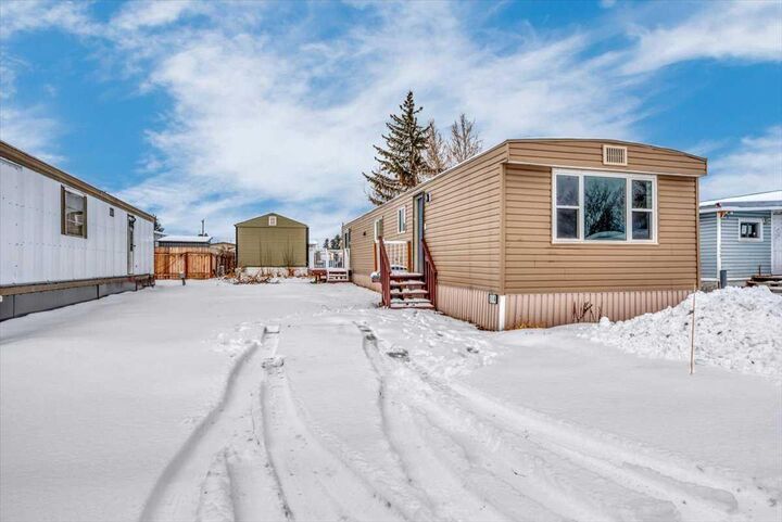 Property Photo: 6220 17 Avenue SE 114 AB T2A 0W6