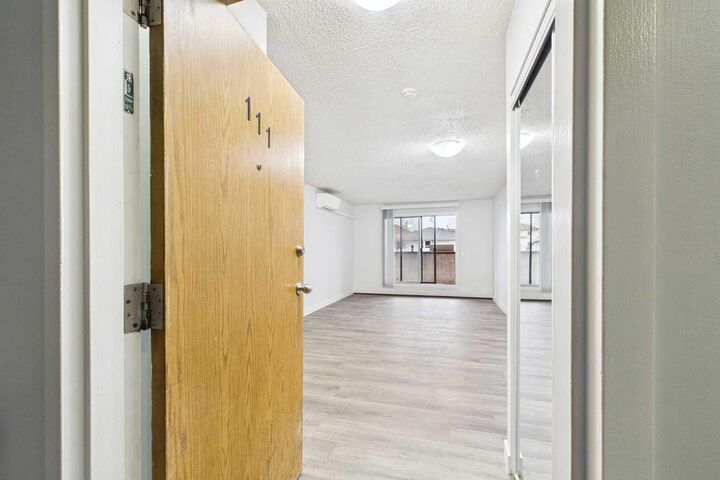 Property Photo:  1712 38 Street SE 111  AB T2A 1H1 