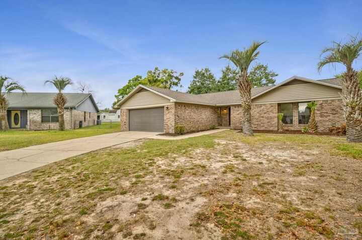 Property Photo:  868 Valley Ridge Cir  FL 32514 