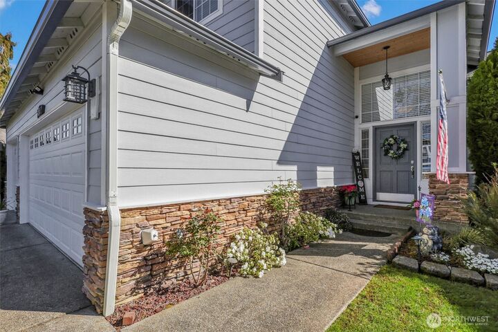 Property Photo:  915 N Laurel Lane  WA 98406 