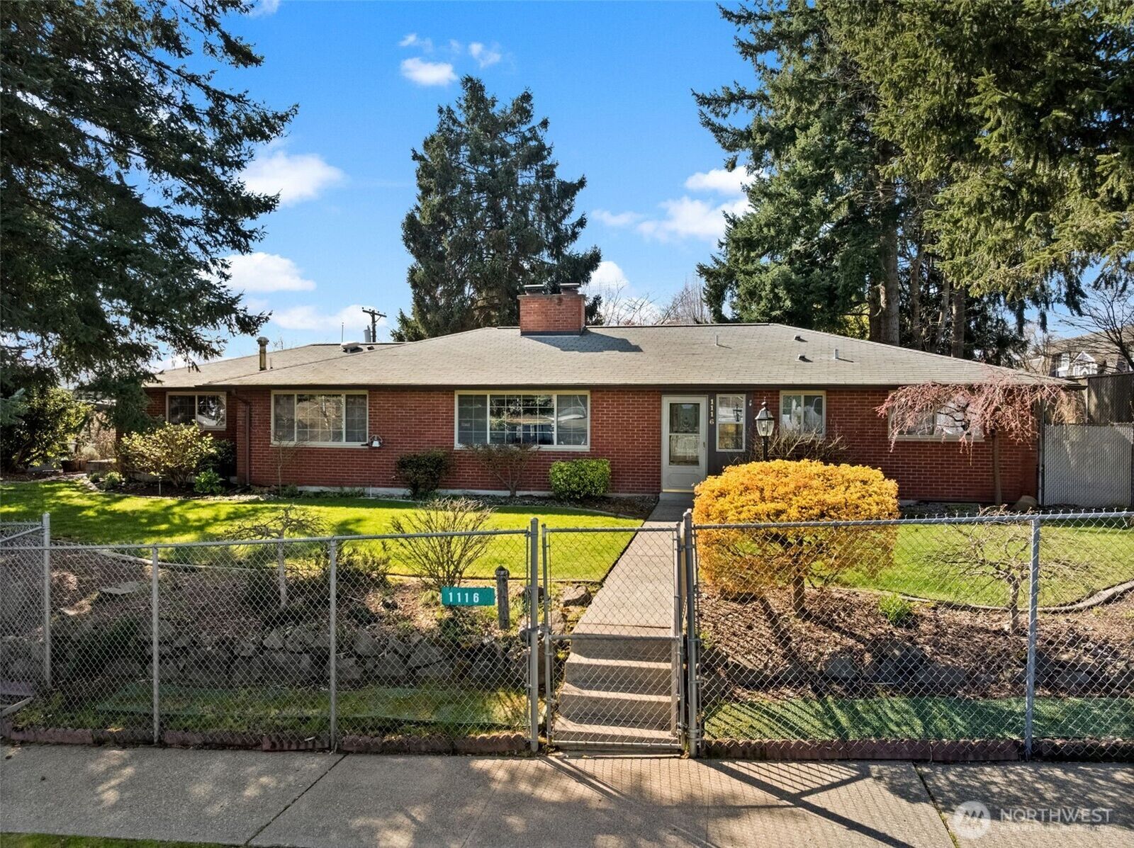 Property Photo:  1116 S Woodlawn Street  WA 98465 