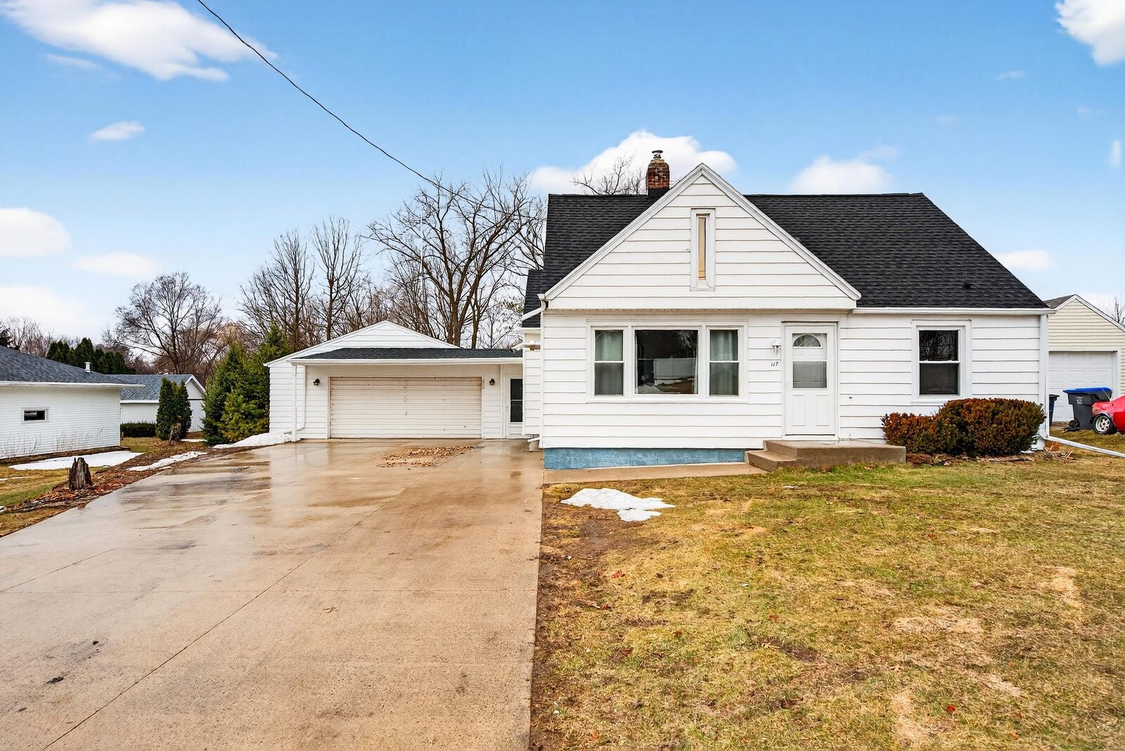 Property Photo:  117 N Cherry Street  WI 54944-9405 