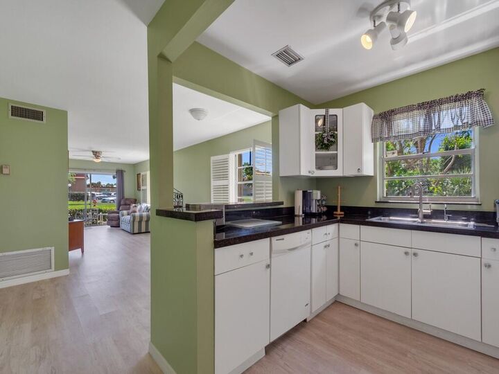 Property Photo:  95 Spring Lake Drive 101  FL 32962 