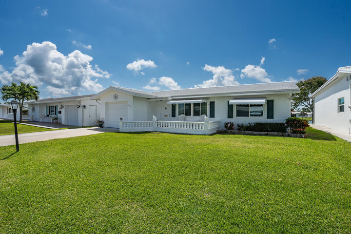 Property Photo:  2028 SW 19th Avenue  FL 33426 