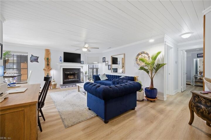Property Photo: 403 Harbour Pt 203 VA 23451