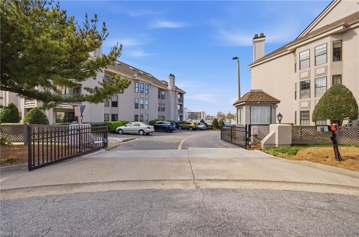 Property Photo:  403 Harbour Pt 203  VA 23451 