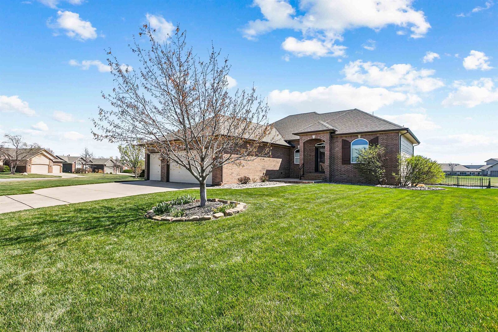 Property Photo: 2318 N Castle Rock Ct KS 67228
