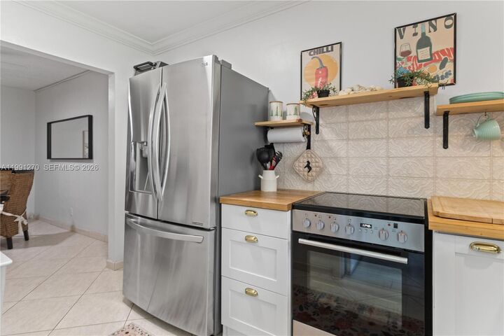 Property Photo: 580 Egret Dr 111 FL 33009