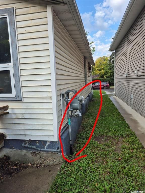 Property Photo: 818 K Avenue N SK S7L 2N1