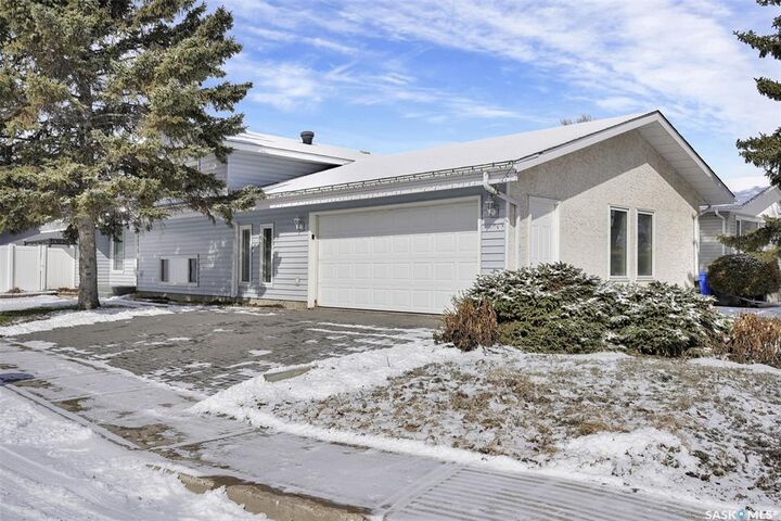 Property Photo:  3202 9th Avenue N  SK S4R 8C9 