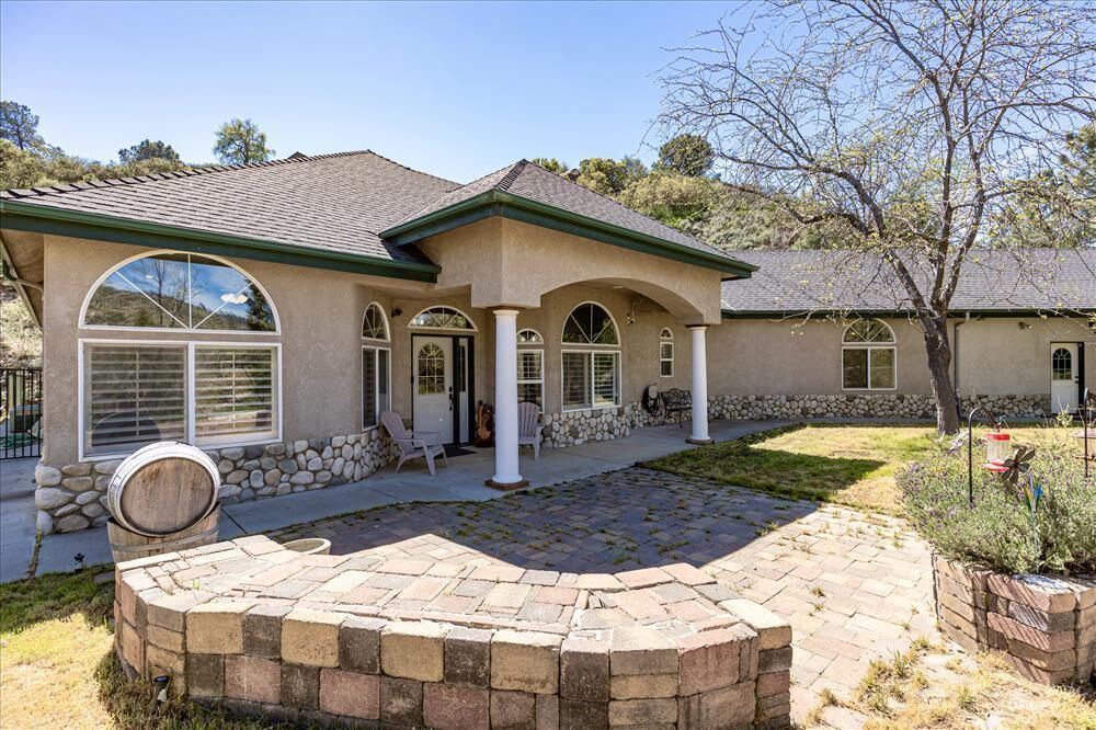 Property Photo:  26050 Cumberland Road  CA 93561 