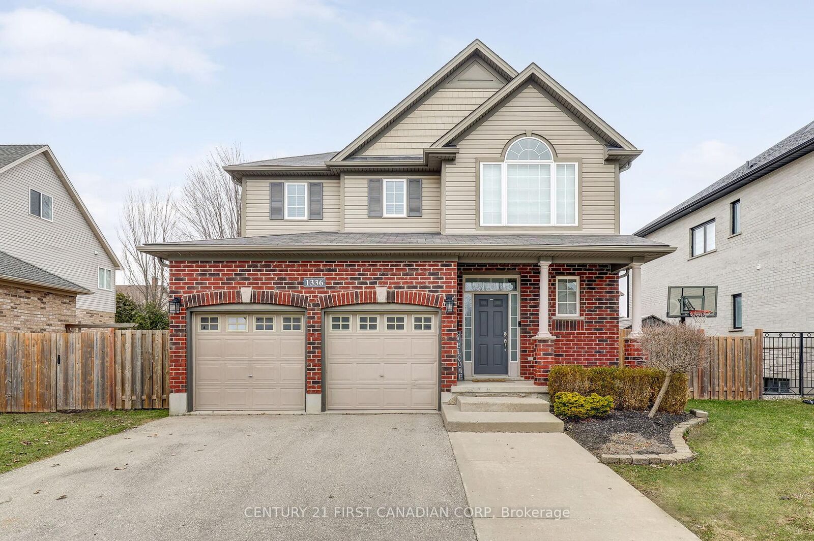 Property Photo:  1336 Birchwood Drive  ON N6K 4Y5 