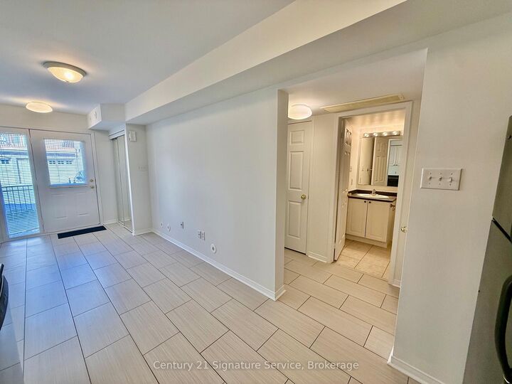 Property Photo: 4975 Southampton Drive 302 ON L5M 8E5