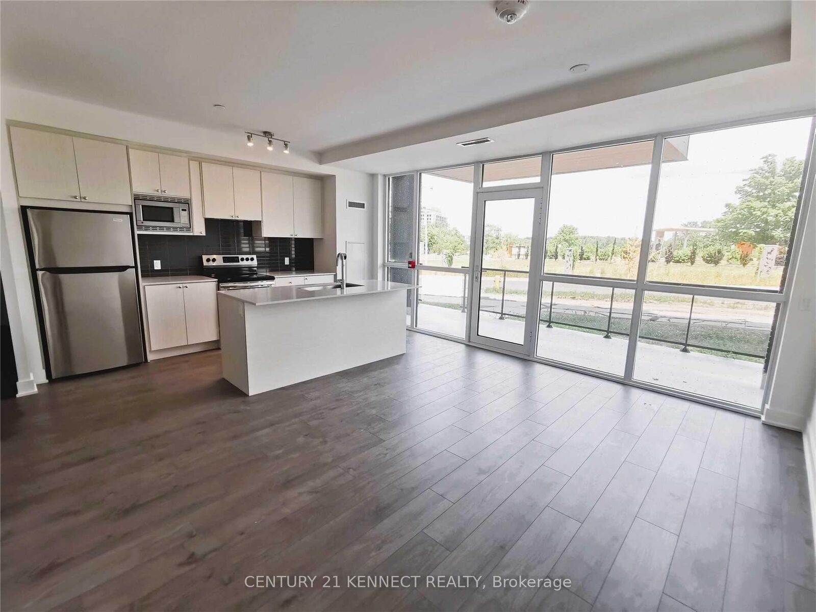 Property Photo:  60 George Butchart Drive Th03  ON M3K 0E1 