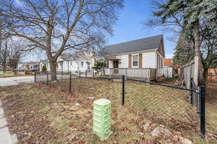 Property Photo:  32 Beech Street  ON L6V 1V1 