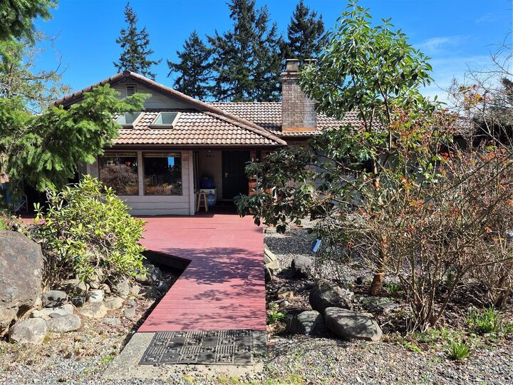 Property Photo: 5904 Garvin Rd BC V0R 3B0