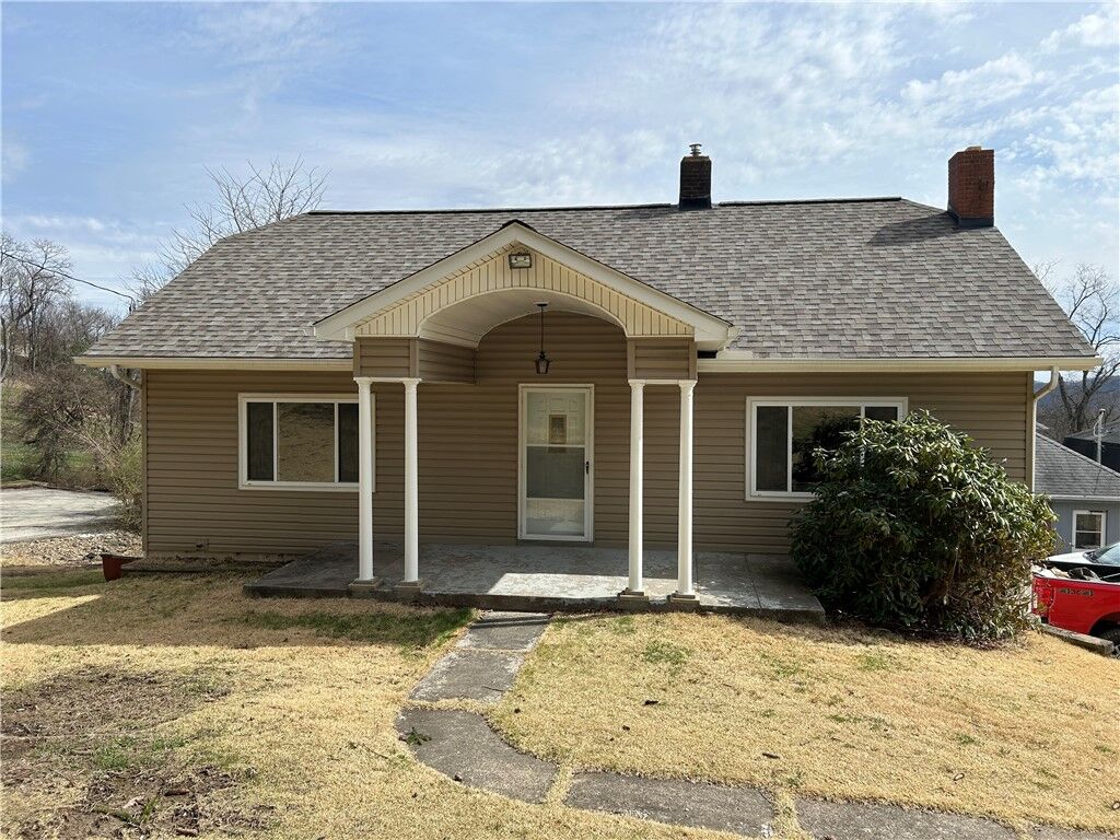 Property Photo: 2502 7th St PA 15068