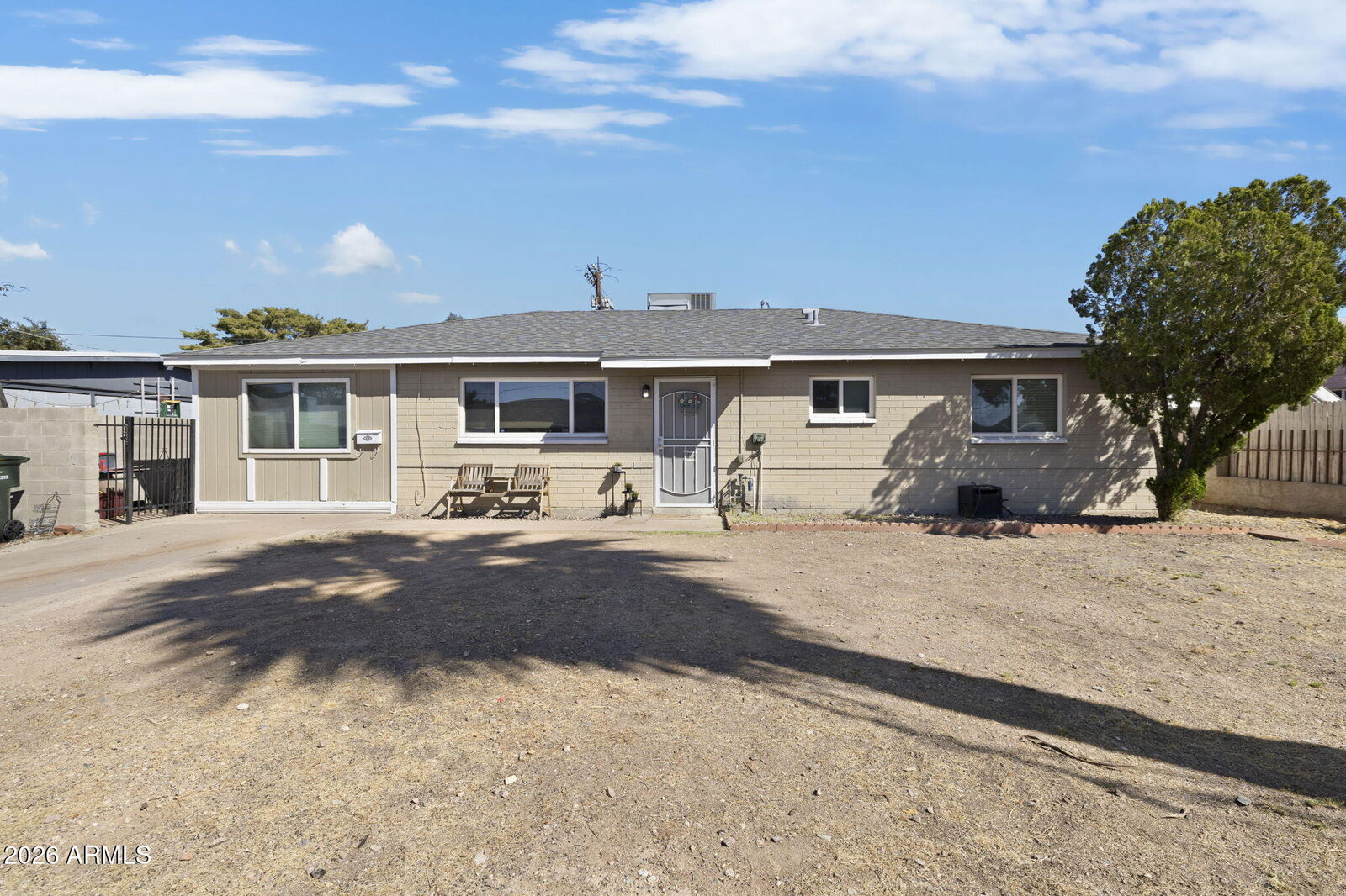 Property Photo:  418 E Orchid Lane  AZ 85020 