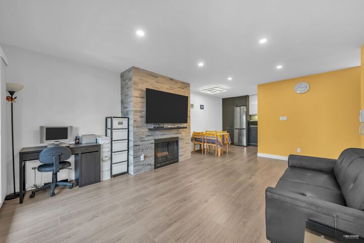 Property Photo: 8600 Ackroyd Road 317 BC V6X 3G1