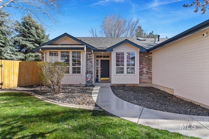 Property Photo:  2495 E Ashbrook Ct  ID 83616 