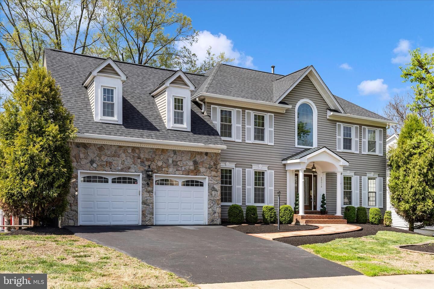 Property Photo:  43518 Golden Meadow Circle  VA 20147 