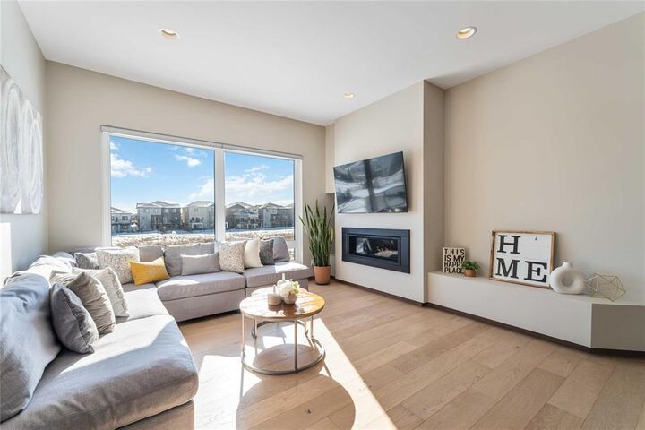 Property Photo:  15 Windflower Road  MB R3Y 0X2 