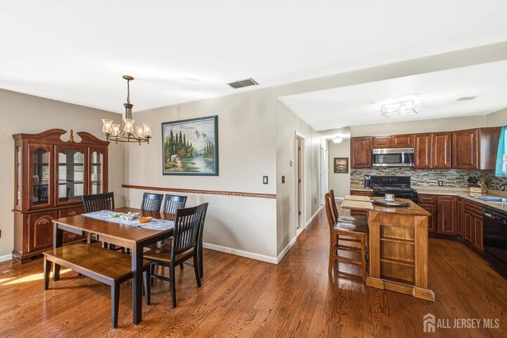Property Photo:  