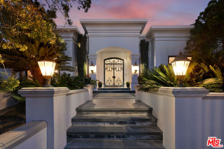 Property Photo:  3848 Alonzo Ave  CA 91316 