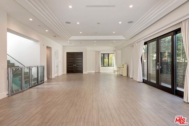 Property Photo:  312 S Palm Dr  CA 90212 