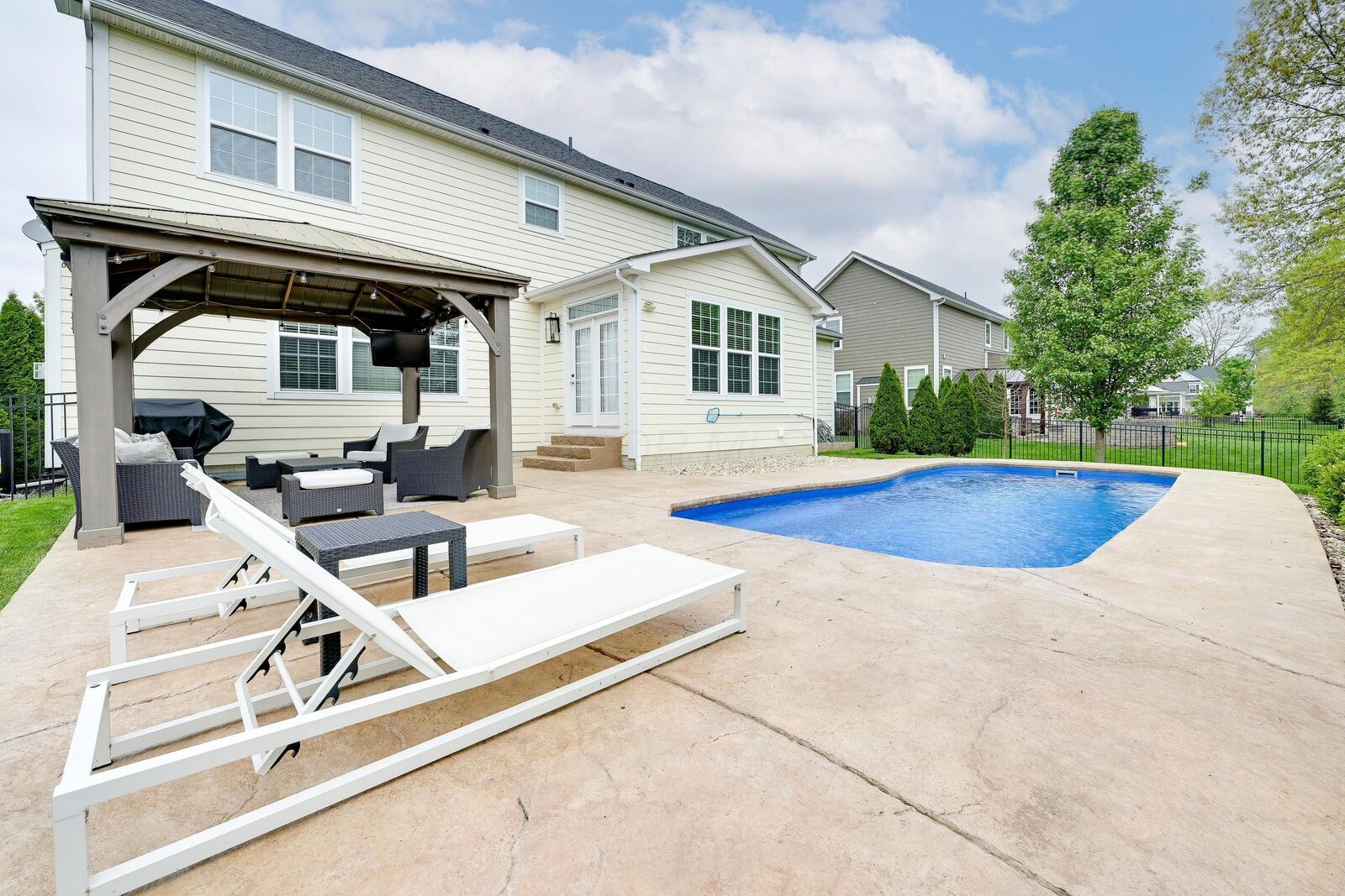 Property Photo:  6448 Creekside Circle  OH 43021 