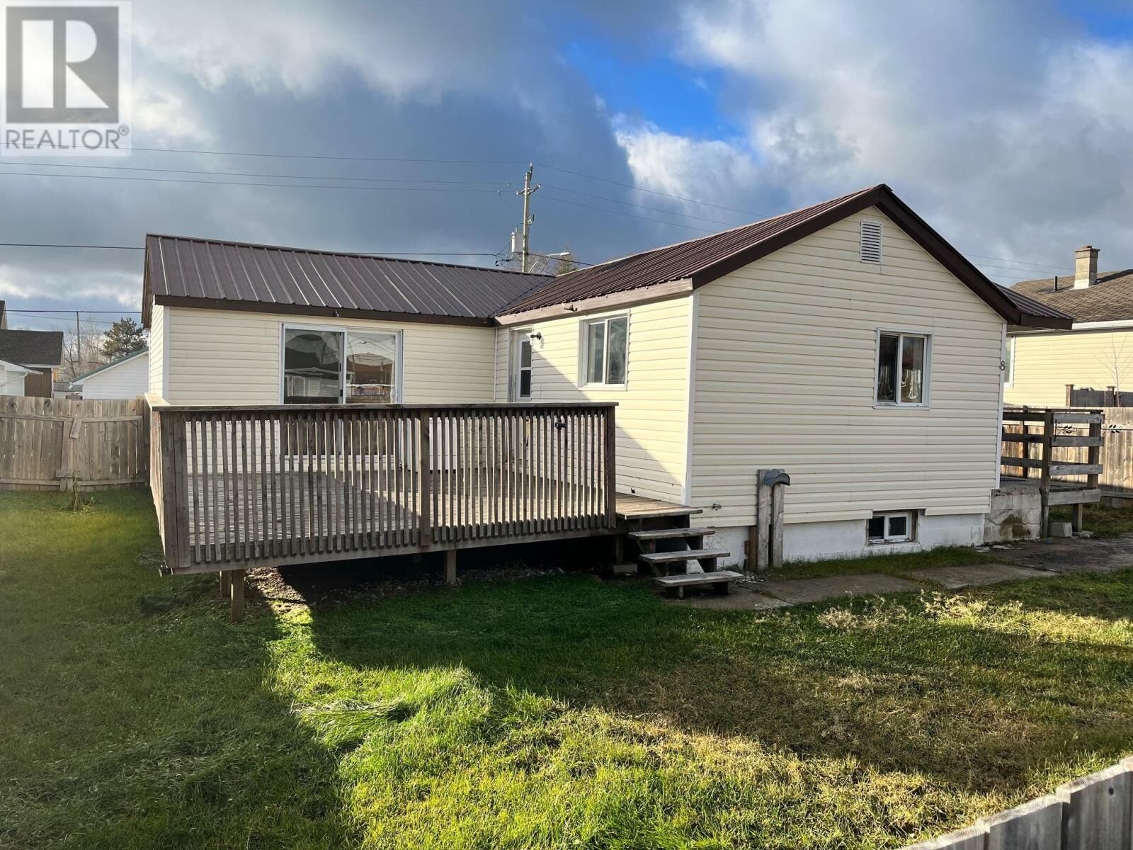 Property Photo:  8 Elliot Street  ON P0V 1L0 