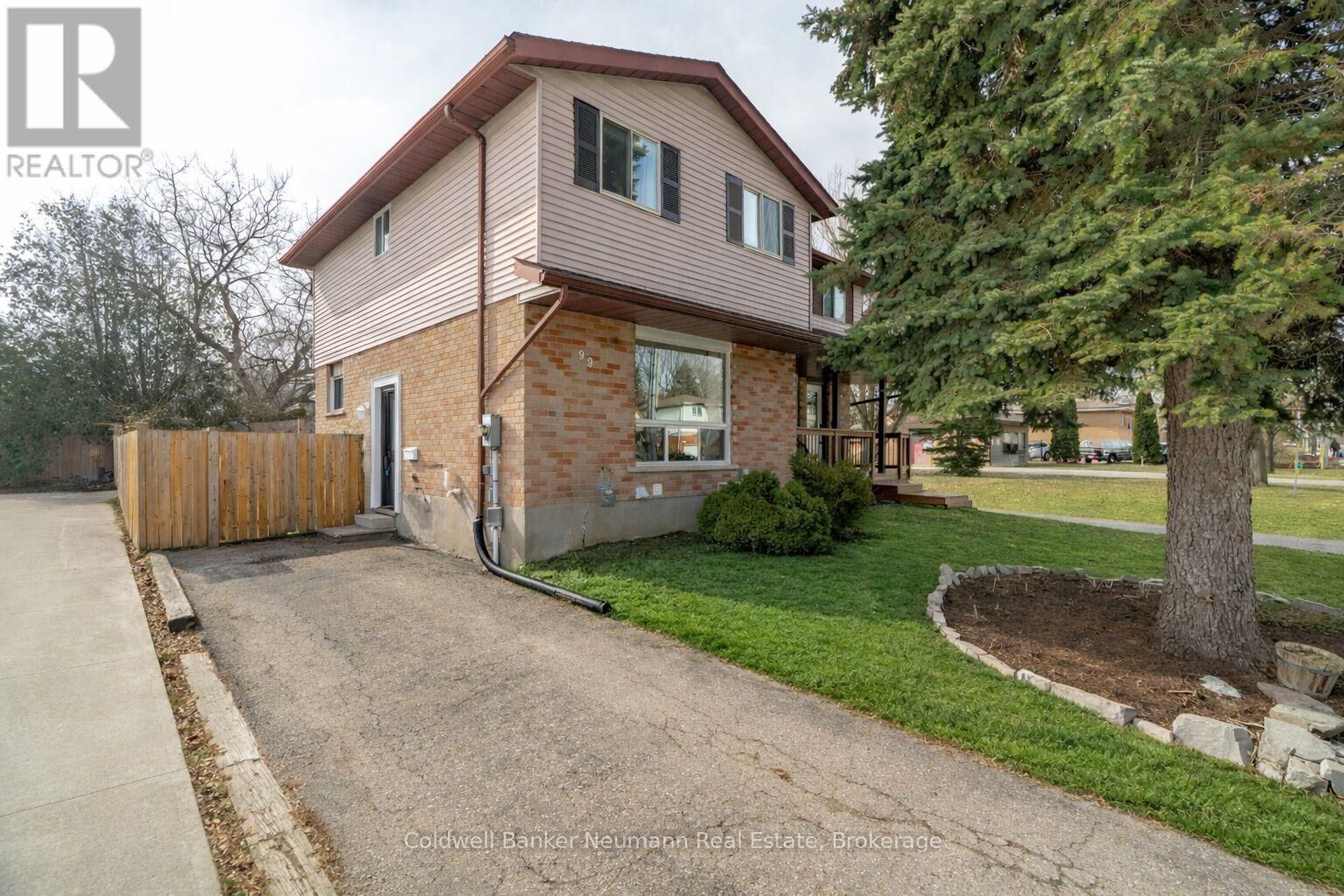 Property Photo:  99 Emma Street  ON N1E 1V1 