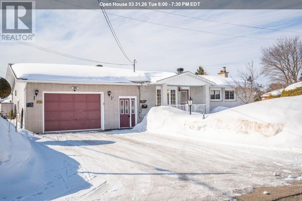 Photo de la propriété:  261 Kingsford Rd  ON P6C 2V9 