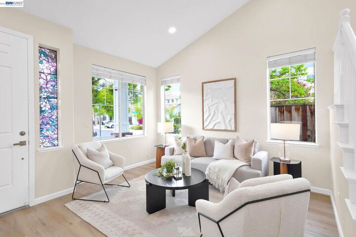 Property Photo: 37489 Summer Holly Cmn CA 94536